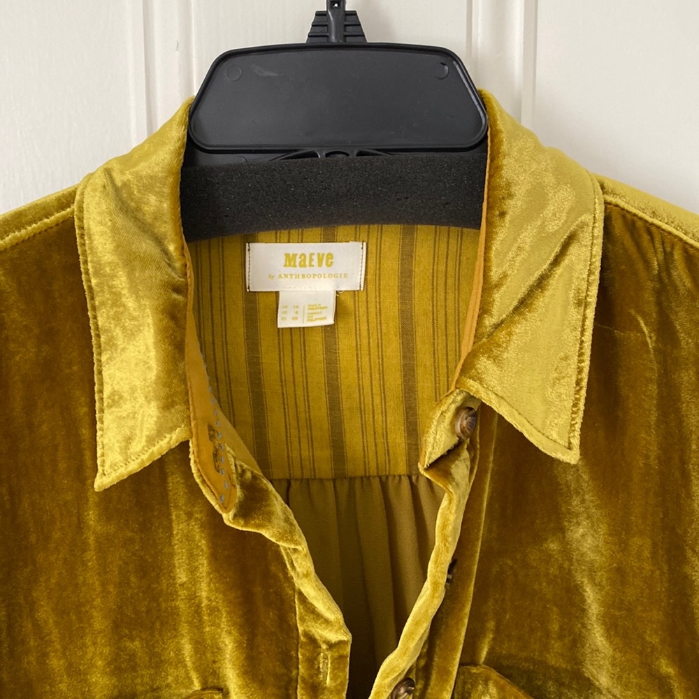 Beautiful velvet button down from Anthropologie. Worn once. Great condition